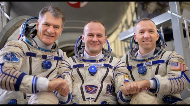 Expedition 52 / 53 Crew Conduct Final Qualification Exams in Russia