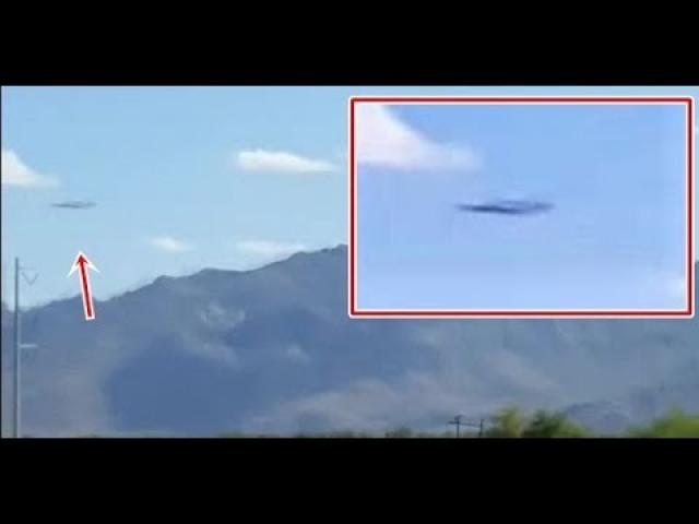Two UFOs filmed near Estrella Mountain Regional Park in Arizona
