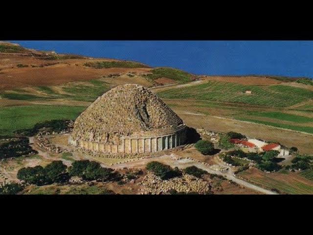 Did you know that Algeria has pyramids?