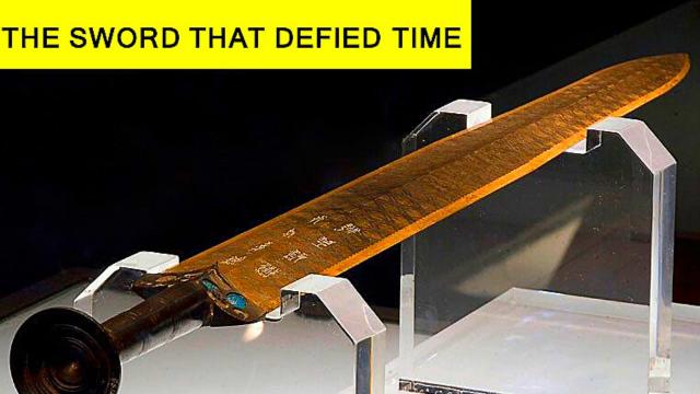Archaeologists Discovered A Preserved 2,400 Year Old Weapon.The Mysterious Sword That DEFIED Time