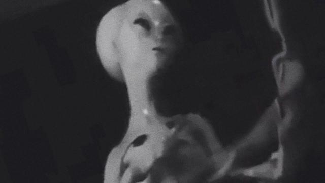 New leaked Video showing Alien bodies in Roswell Incident , Real video ??? ????