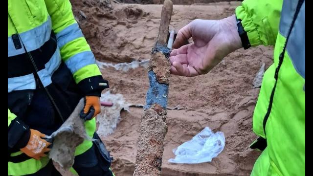 Burial containing decorated longsword found in Halmstad