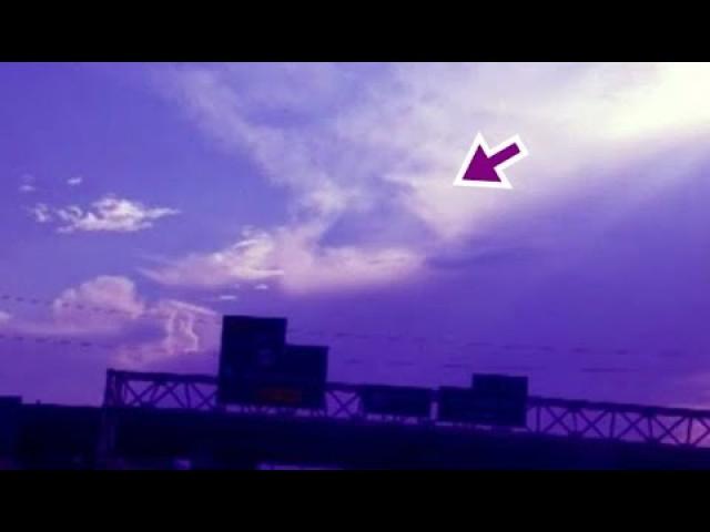 Huge Cloaked Triangle Craft caught on video over Kansas City, Missouri