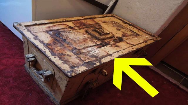 German Woman Finds Her Grandaunt’s Shocking Belongings in a Safe in Her Attic