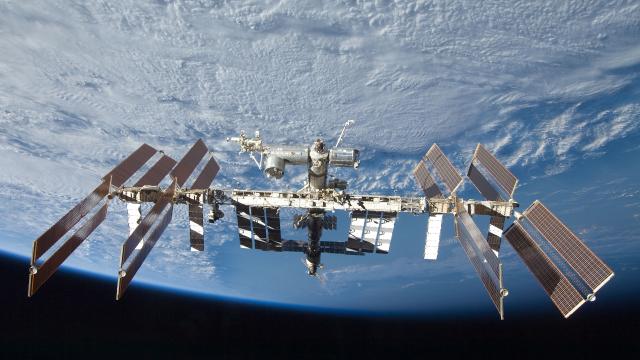 ANOTHER UFO been spotted near the ISS - February 2017