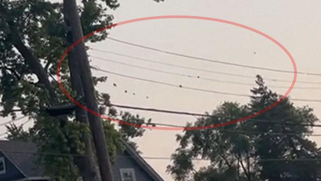 UFOs flying in strange formation over Chicago, USA, June 2023 ????