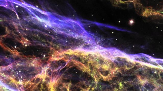Moving filaments of the Veil Nebula