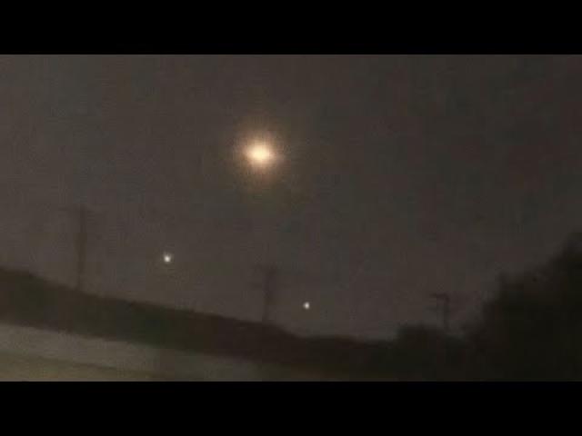 Three Light Dots over houses in L.A. , USA (April 7, 2022) ????