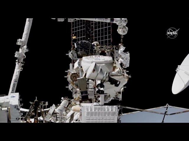 See spacewalkers fixing cosmic ray detector in amazing time-lapse video