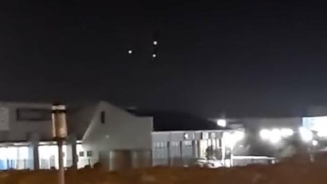 Three Spectacular UFO Orbs Sighted Hovering in Triangular Formation over Cape Town (South Africa)