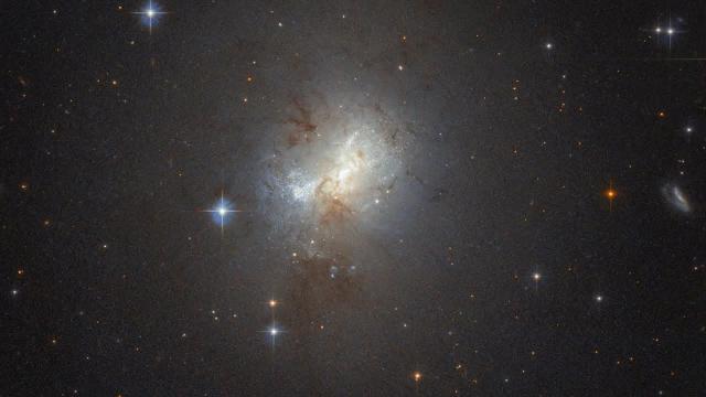Tiny Galaxy Harbors Massive Black Hole - Hubble Zoom-In