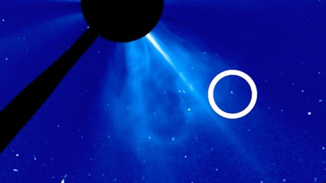 Comet dives into sun as SOHO spacecraft watches