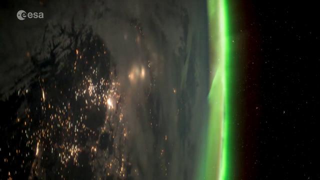 Auroras and Stars In Awesome Space Station Time-Lapse Video