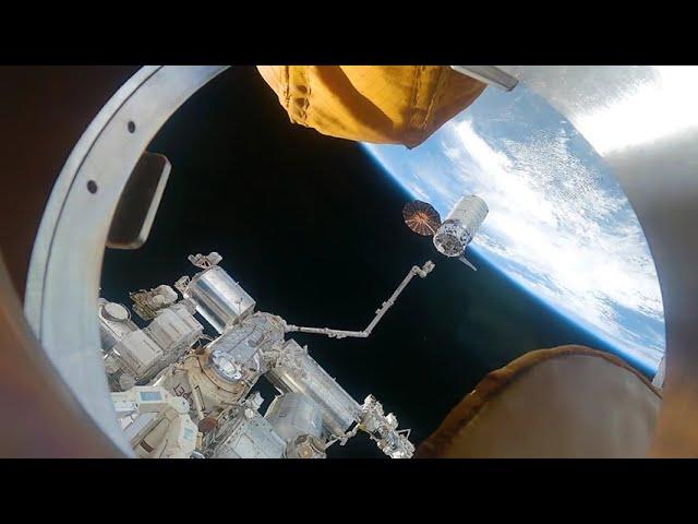 Cygnus spacecraft soars away from space station in amazing over Earth time-lapse