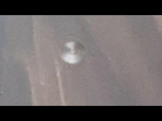 Disc shaped UFO Spotted from airplane over Washington D.C. (April 2022) ????