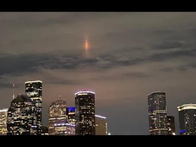 WTF? Strange Unidentified Red/Orange Light Pillar over the City of Houston Tonight!