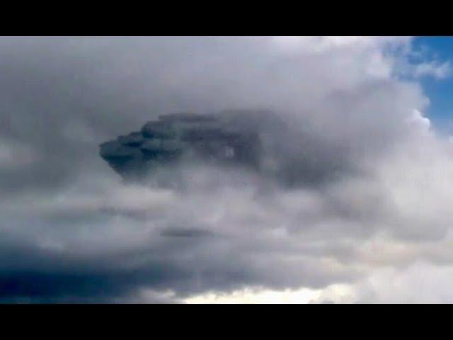 Weird UFO filmed in the Clouds, Canada "Raw Footage"