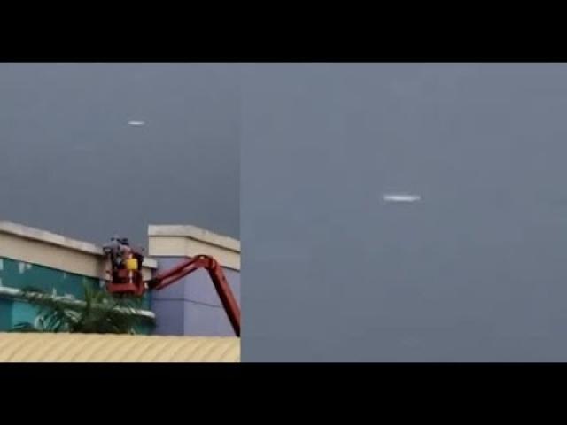 Unidentified Aerial Object Recorded Over Shopping Center in Panama