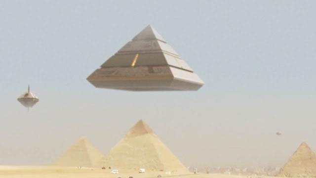 Amazing UFO Mothership lands on GIZA PYRAMID - Ancient Aliens are BACK !!! February 2018