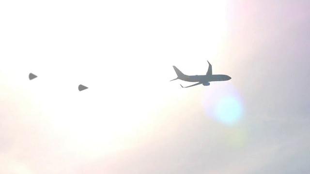 Triangle UFOs following Airplane in the sky of NEW YORK !!! Aug 2017