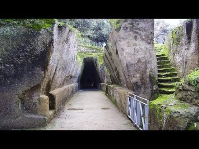 Painted tomb discovered in Cumae Italy  A banquet frozen in time