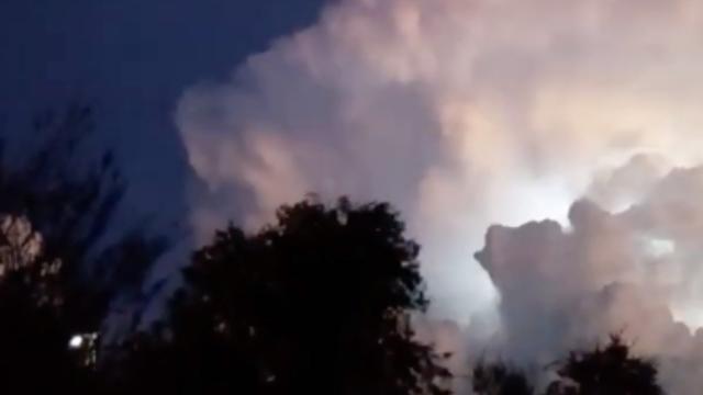 Blinking UFO Heading Towards Huge Thunderstorm Cloud over Villa Giardino (Argentina) - FindingUFO