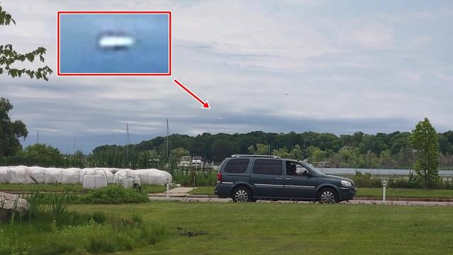 'Tic Tac' UFO Sighting in Whitehall, near lake Michigan