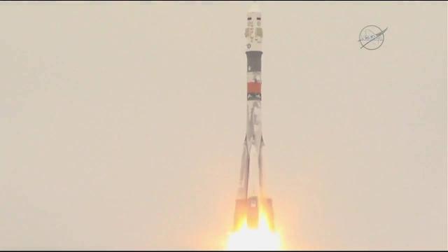 Soyuz Rocket Launches New International Space Station Crew | Video