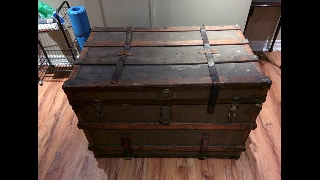When A Guy Inherited His Great Uncle’s Chest, He Opened It To Reveal A False Bottom Full Of Secrets