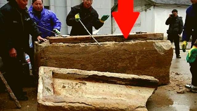 Road Workers Find Eerie Coffin With 700 Year Old Mummy Inside