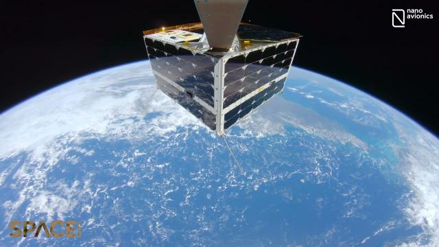 Satellite takes 4K selfie over Great Barrier Reef - What a view!