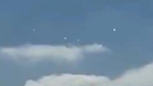 Incredible Fading "Orb" UFOs Captured over Glen Canyon Park in San Francisco, California