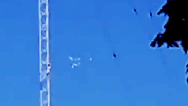 Multiple Disappearing Glowing UFOs over Amusement Park in Portland, Oregon - FindingUFO