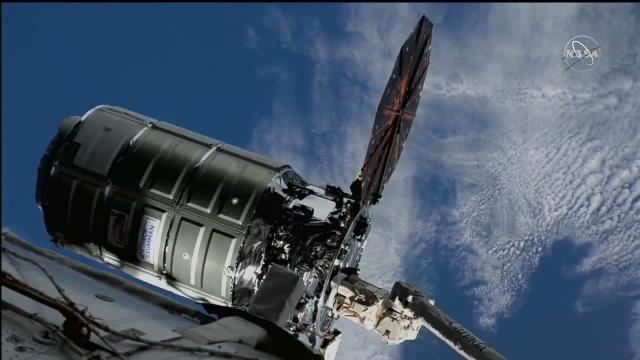 S.S. Sally Ride captured by space station with only 1 solar array deployed!