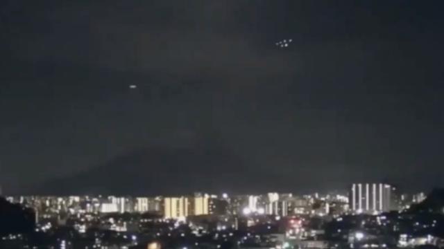 Multiple Strange Glowing Lights in Group Formation over Sakurajima Volcano in Kagoshima City (Japan)