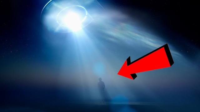 Man In Shock after Watching Plasma Beam Shoot Out Of UFO! What On Earth Is Happening? 2022