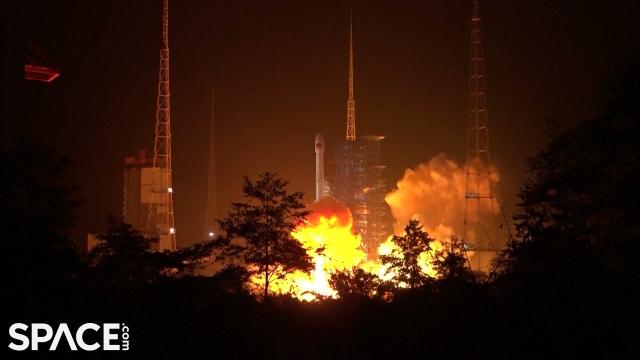 Blastoff! China launches Zhongxing-1D communications satellite