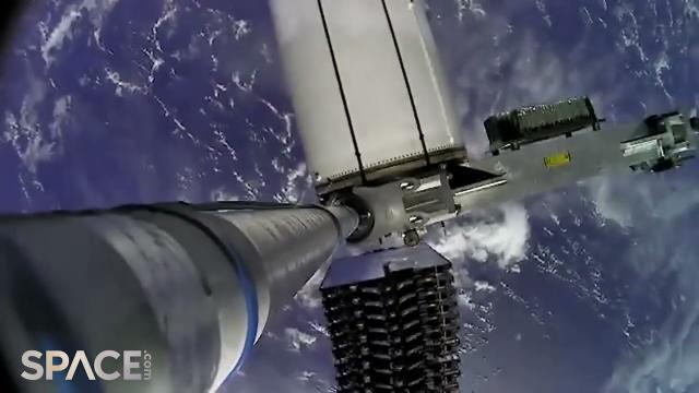 See SpaceX deploy 'V2 mini' satellites for 1st time in amazing view from space